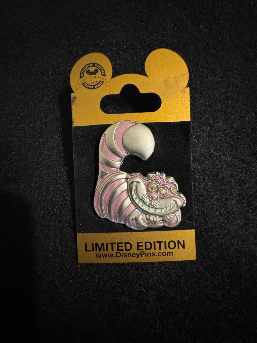 Disney Cheshire Cat Limited Edition Pink and Silver Pin Gold Card Series - New